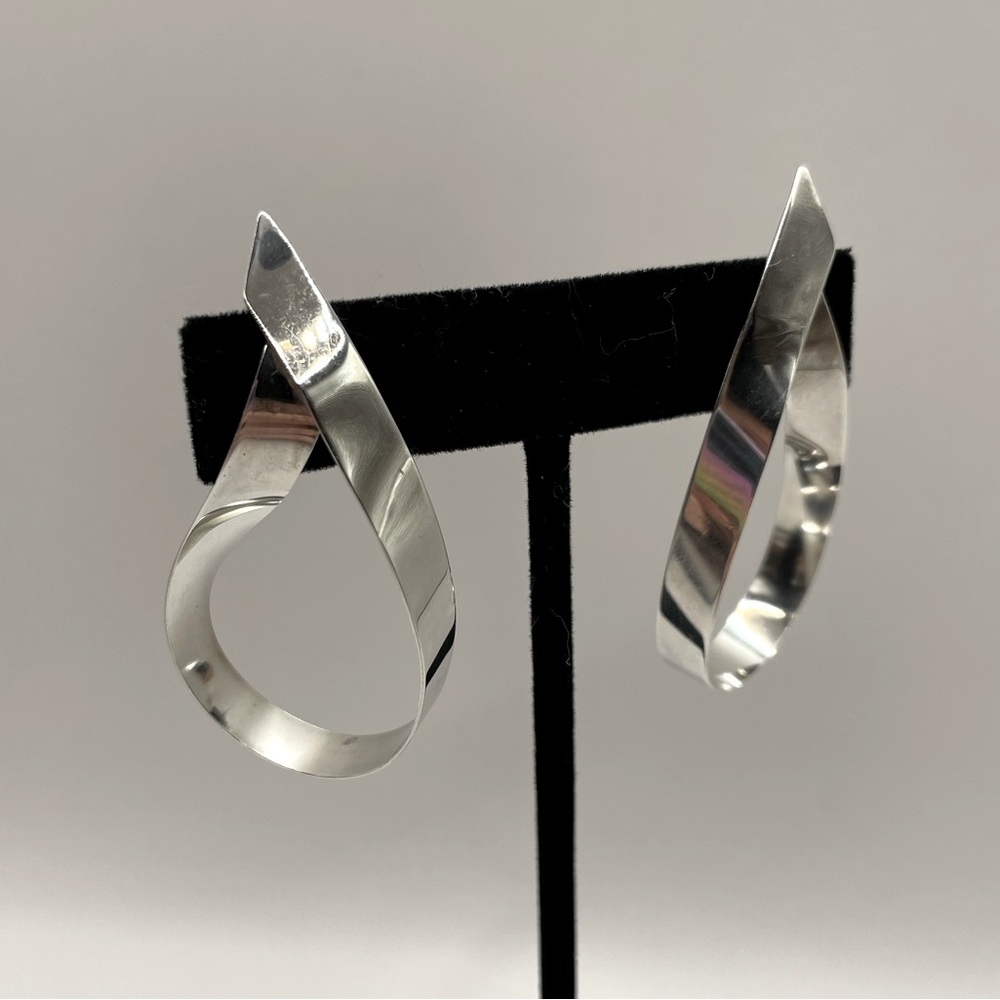 SANDRA BAKER SYB Vintage Sterling Silver Modernist Ribbon Earrings